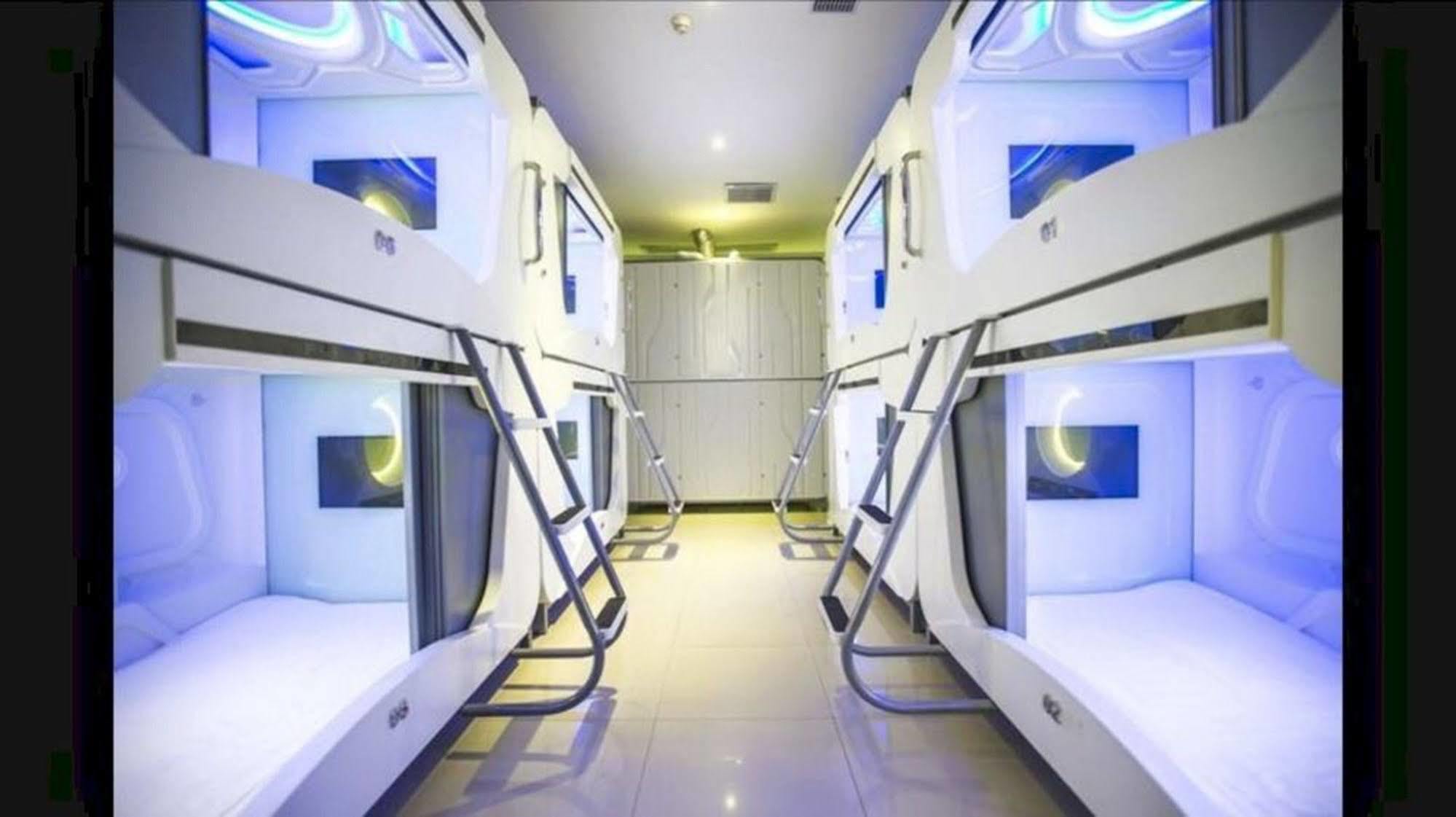 Time Capsule Hotel George Town Exterior photo